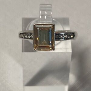 BRIGHTON Ring. Gorgeous yellow amber stone. Sparkly. Size 7